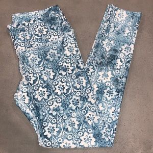 Inner Fire Print Leggings Size 8 Aqua and White